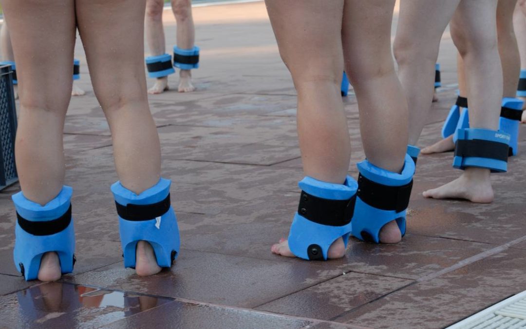 Kunstrasen, Wasser, Sand ….